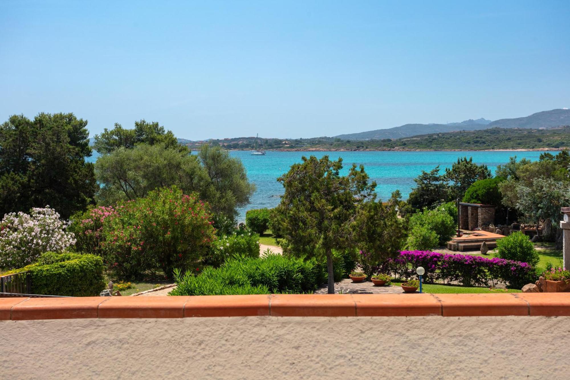 Baia Dorata Beach Apartment Porto Istana Екстер'єр фото