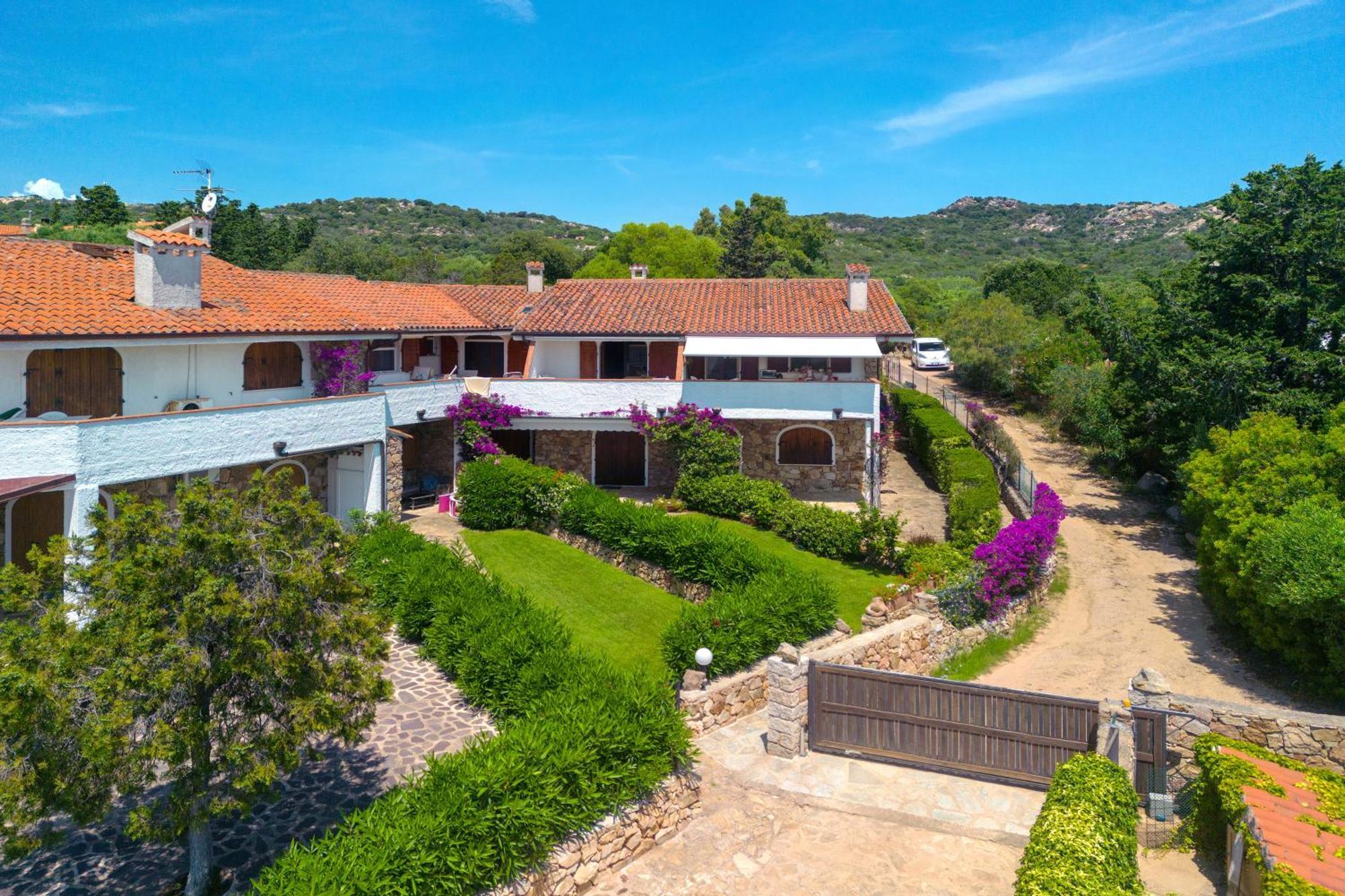 Baia Dorata Beach Apartment Porto Istana Екстер'єр фото