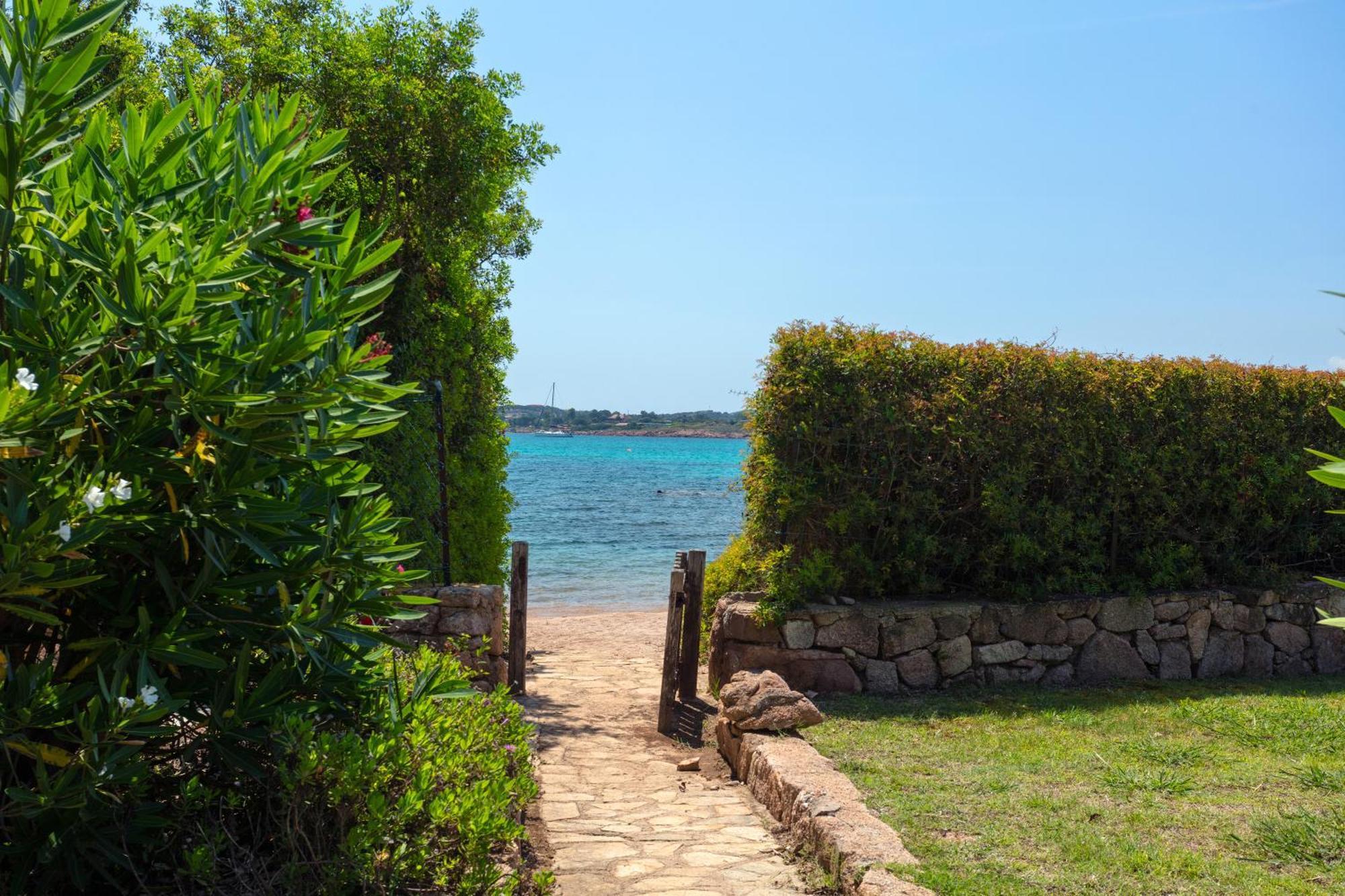 Baia Dorata Beach Apartment Porto Istana Екстер'єр фото